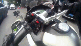 [短视频]中轴线上的“巾帼骑警”（小）[00_01_31--00_01_51].gif