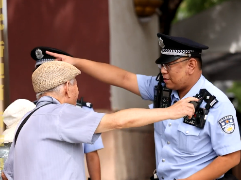 国庆，一座城的双面守护